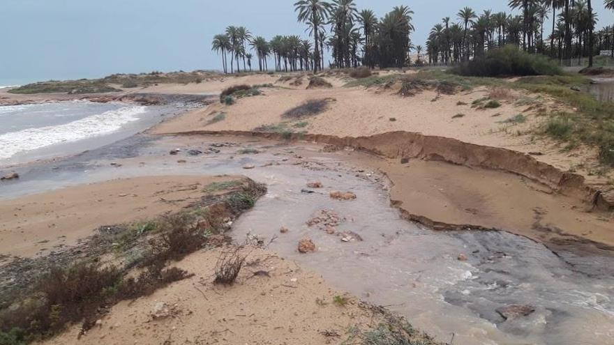 Daños de las lluvias torrenciales en la Cala Ferrís de Torrevieja