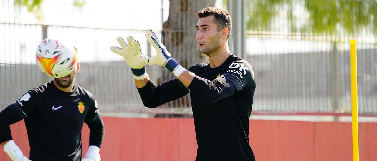 Dominik Greif, junto a Manolo Reina, en la Ciudad Deportiva Antonio Asensio.