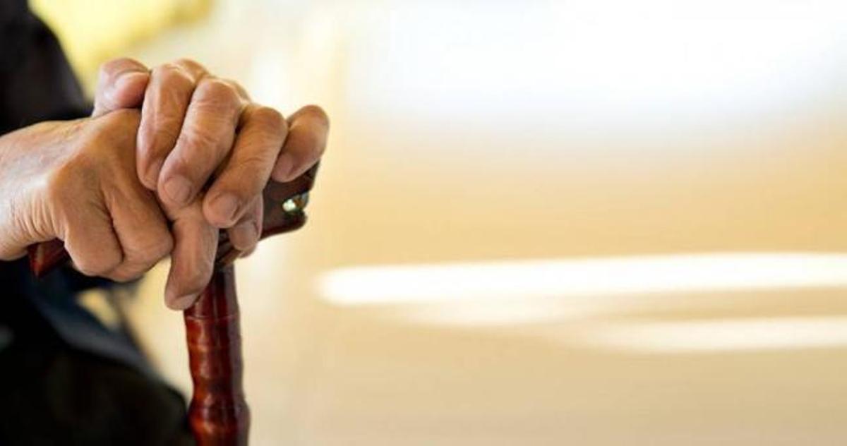 Detenida en Murcia una mujer de 61 años por pegar a su hermano con un bastón