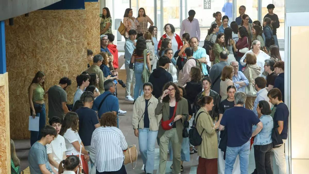 Una madre denuncia sumas incorrectas en notas de la PAU tras las revisiones: «Por un error objetivo mi hija se queda sin Medicina»