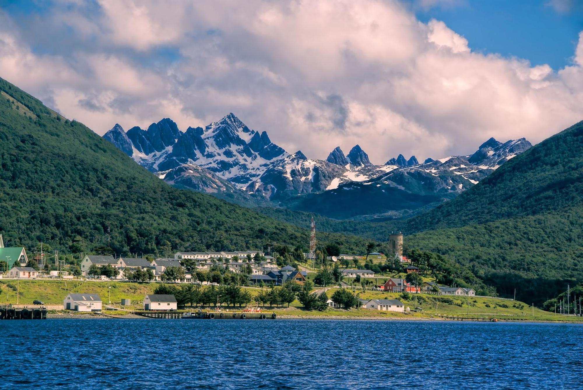 El verdadero fin del mundo está en esta isla remota de Sudamérica: montañas afiladas, bosques subantárticos y el trekking más austral del planeta