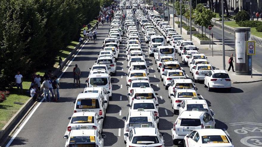 Los taxistas siguen con la huelga pese a las promesas del Gobierno