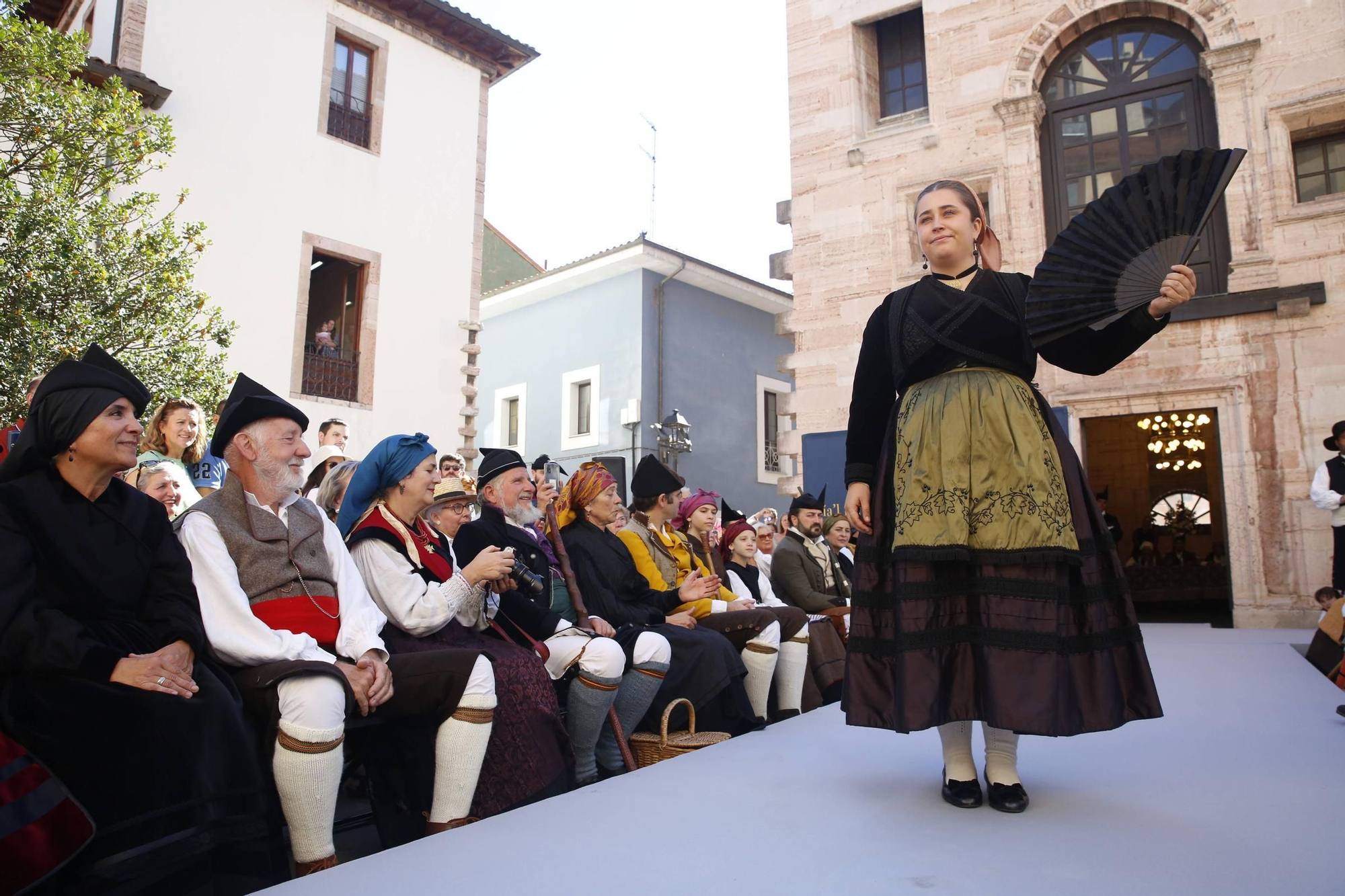 En imágenes: así ha sido el Día'l Traxe'l País en Grado