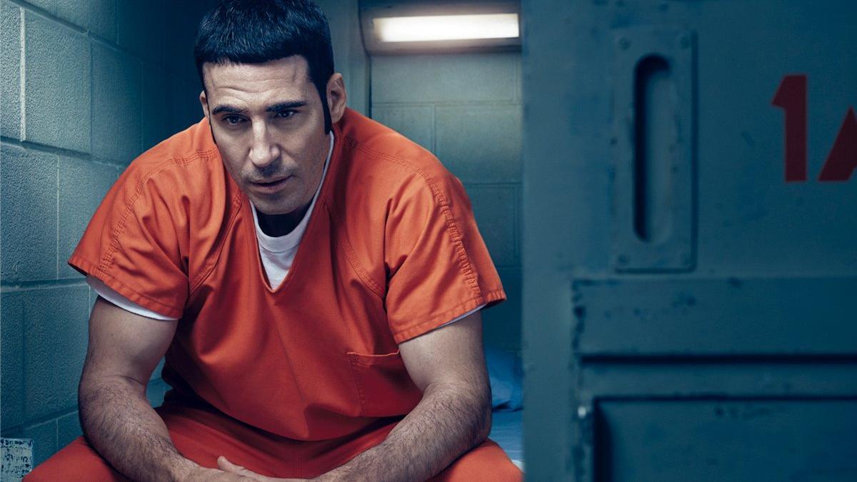 Miguel Ángel Silvestre, en una escena de la serie 'En el corredor de la muerte'