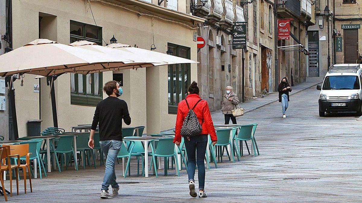 Calle casi desierta y terrazas vacías en pleno casco histórico de la capital.