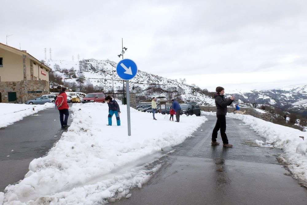 Nieve en la zona de Viapará, en Riosa