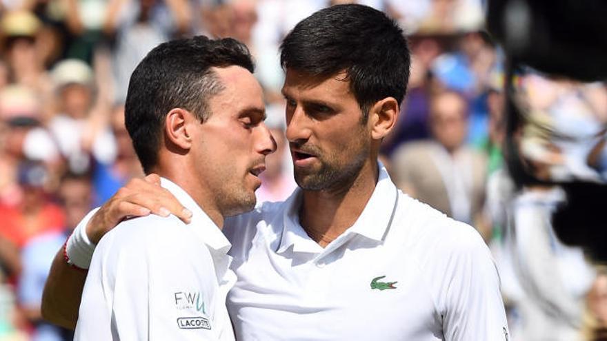 Bautista y Djokovic, tras la semifinal de Wimbledon de este año