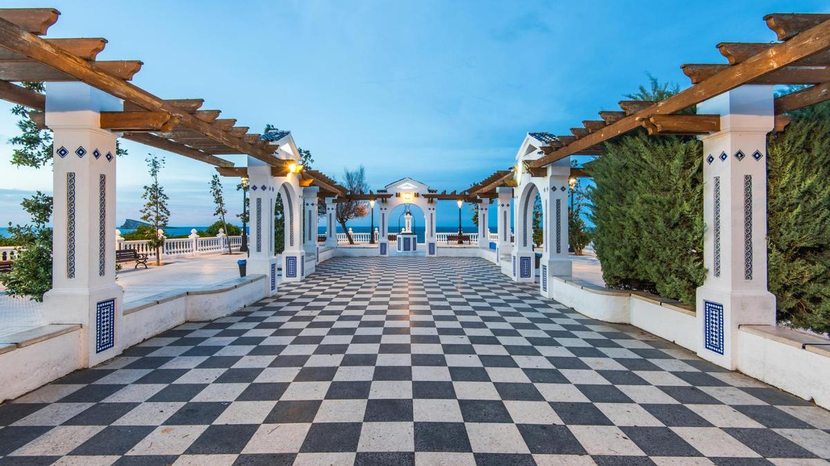 Este tramo de la Costa Blanca se extiende como uno de los mayores reclamos turísticos de España