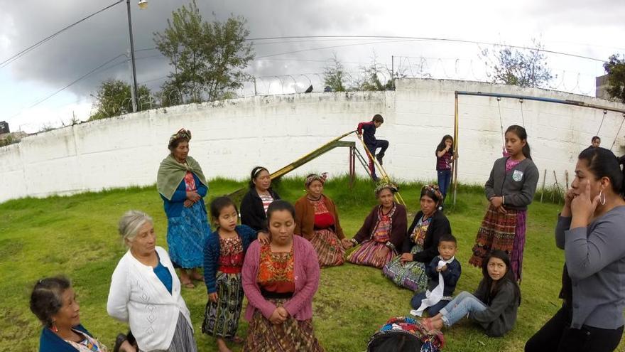 Un grupo de mujeres guatemaltecas.