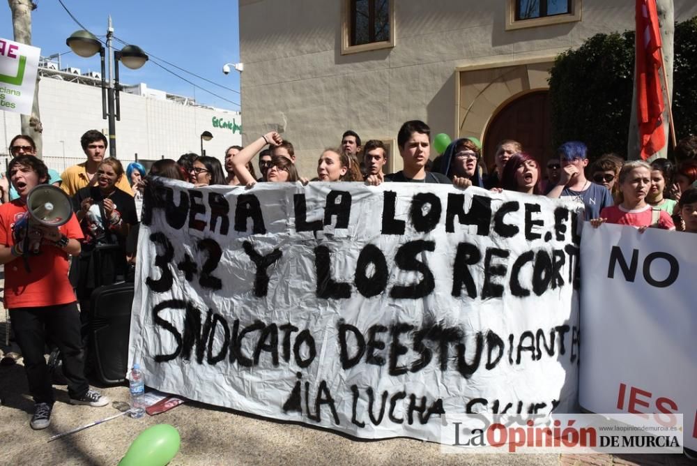 Protestas por Educación por las calles de Murcia