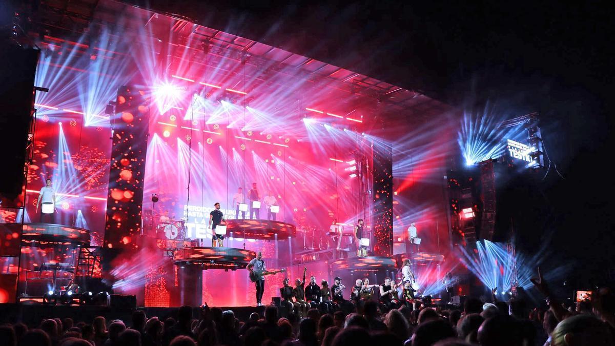La Orquesta Panorama durante su actuación en las fiesta de Xirivella del año pasado.