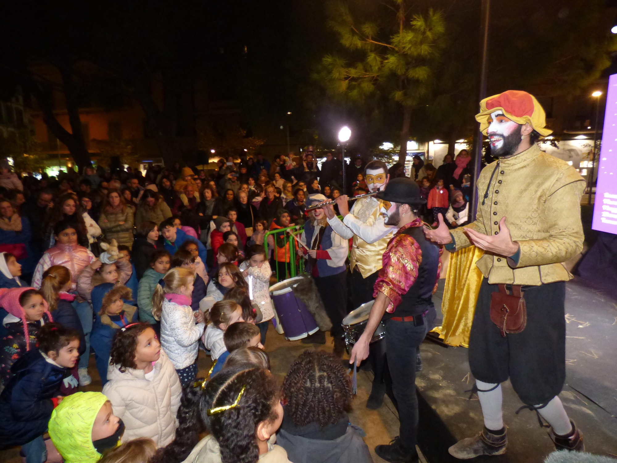 La màgia de Nadal s'encén a Figueres amb les llums dalinianes