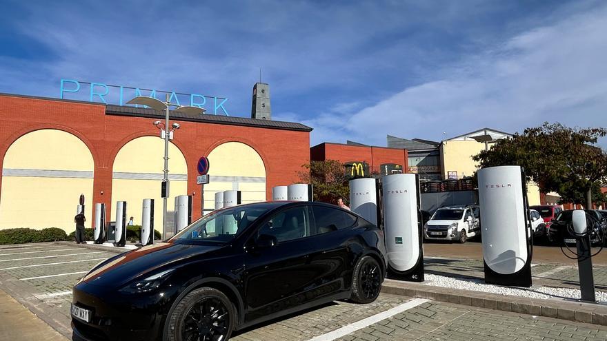 L&#039;Espai Gironès inaugura una estació amb 40 carregadors Tesla
