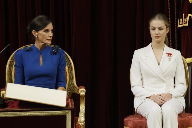 La seriedad de la reina Letizia durante la Jura de la Constitución de la princesa Leonor