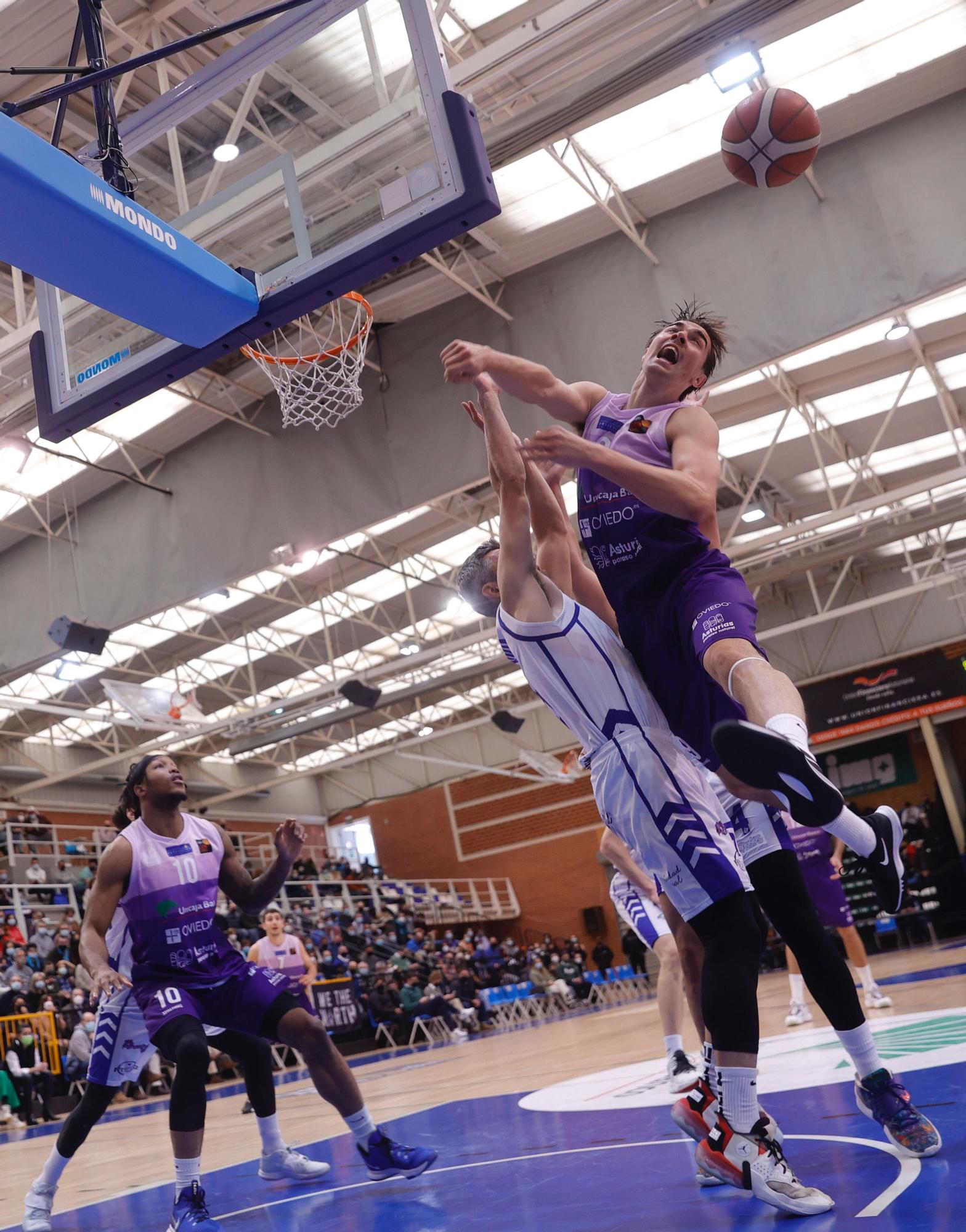 Victoria del Unicaja Banco Oviedo en Pumarín ante el Almansa (85-63)