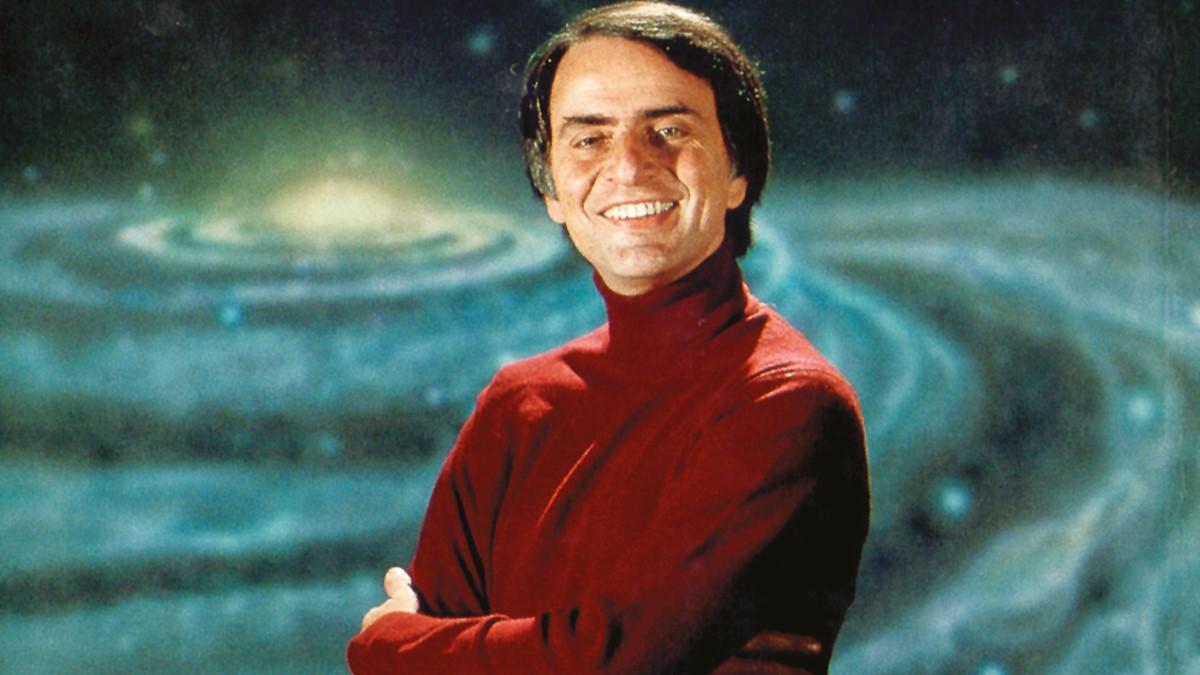 Carl Sagan, en una imagen promocional de la serie 'Cosmos'o