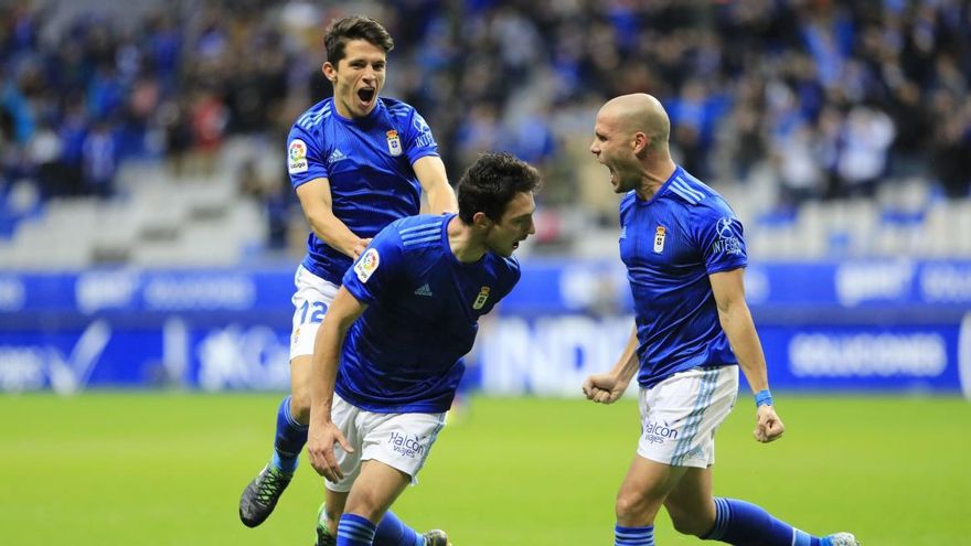 Nieto celebra un gol con Ortuño y Borja Sánchez