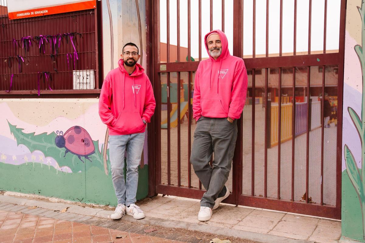 Rubén es profesor de Educación Primaria y Leo da clases en Secundaria, ambos en un centro público.
