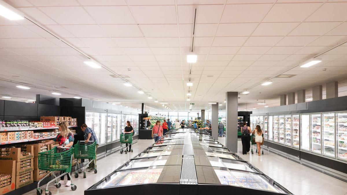 Zona de congelados del supermercado en Cambrils (Tarragona)