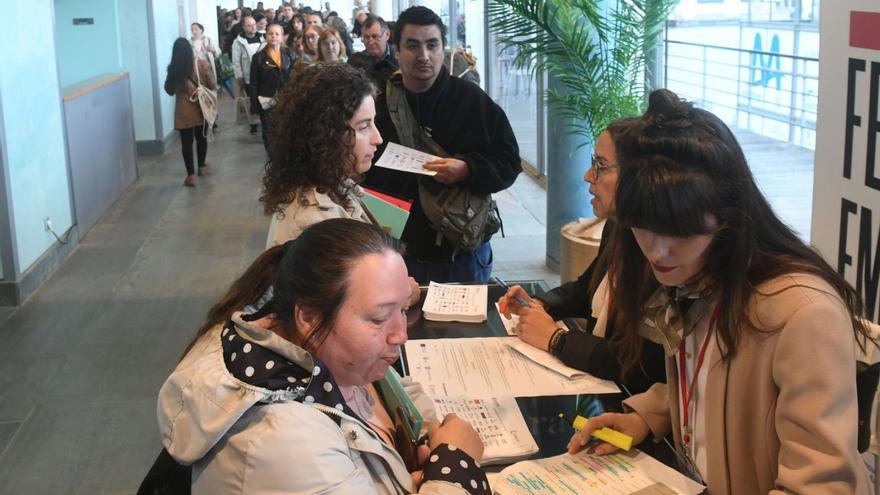 Más de 400 desempleados se inscriben en la feria de empleo de la Cámara de A Coruña