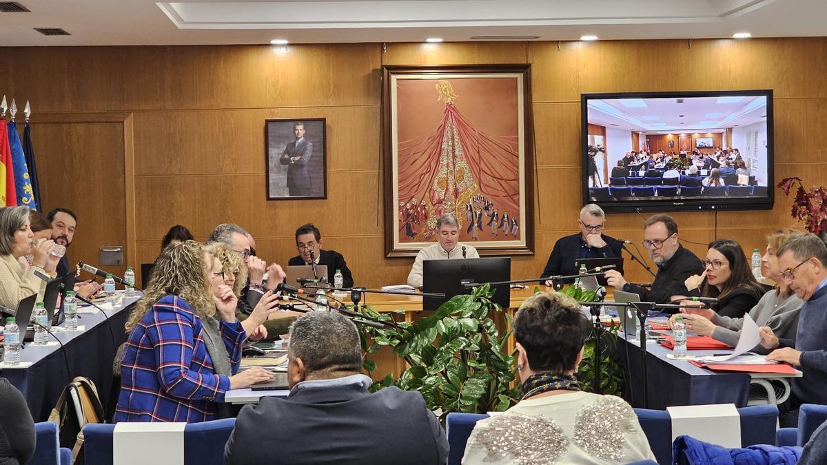Pleno de noviembre en el salón del Ayuntamiento en Playa Flamenca