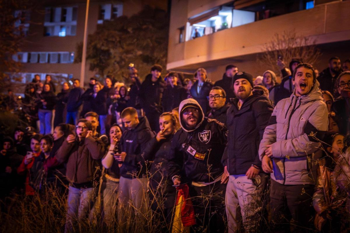 Concentraciones en Badalona a favor y en contra el desalojo de migrantes del B9