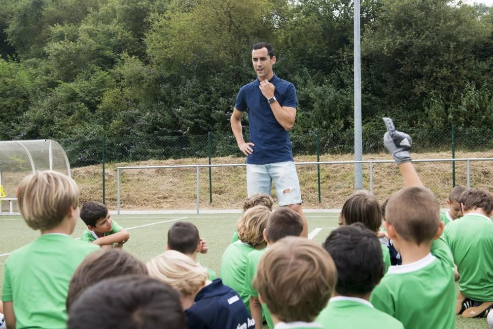 Linares visita el campus del Real Oviedo