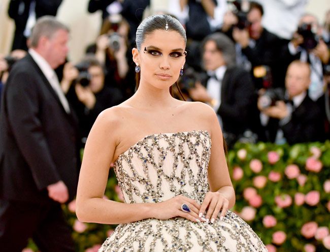 Sara Sampaio en la Gala MET 2019