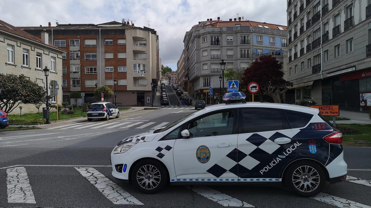 Un cocha patrulla de la Policía Local de Marín