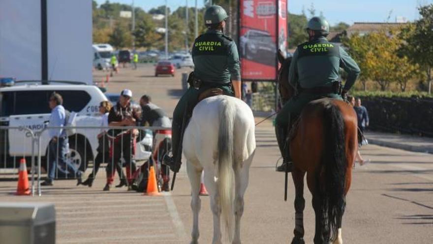 Un motorista de Yátova muere al chocar contra una barrera en la CV-50