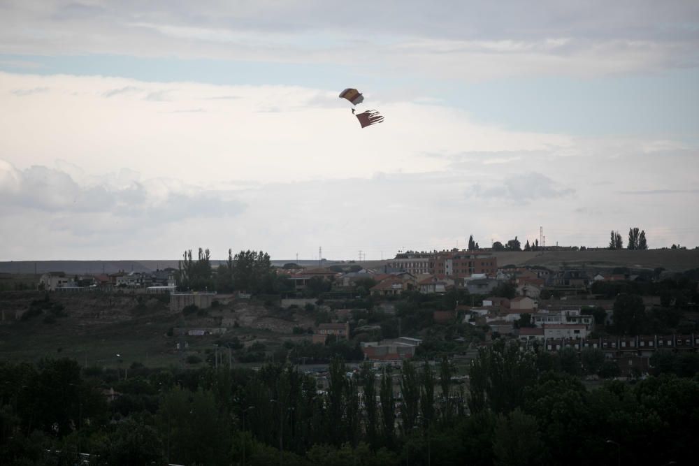 Exhibición de la Patrulla Acrobática Paracaidista