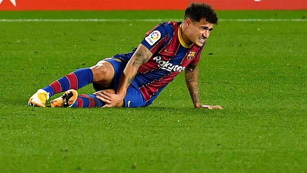 Philippe Coutinho cae lesionado en el Barça-Eibar de La Liga 2020/21