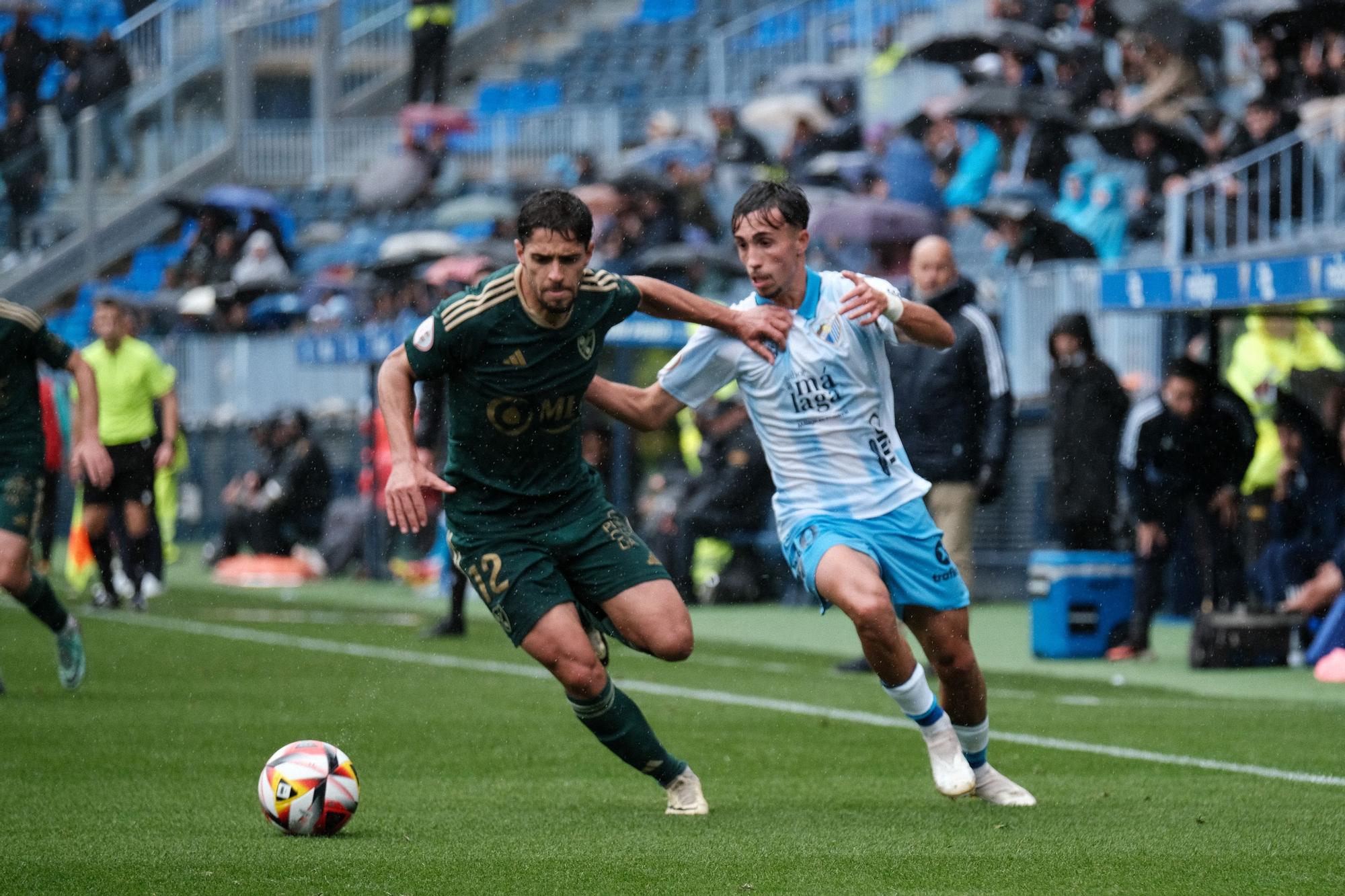 Una imagen del encuentro entre el Málaga CF y el Linares Deportivo, disputado en La Rosaleda.