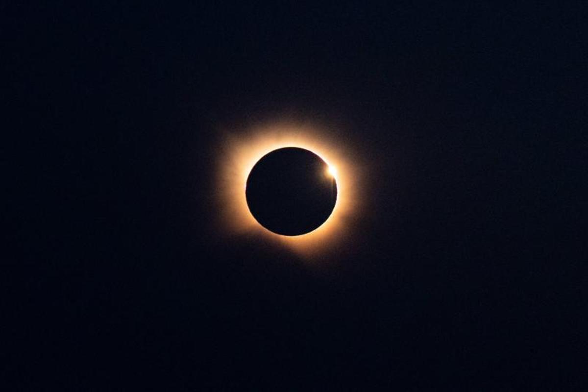 Imagenes desde el El Port Marina Tarraco, durante  el eclipse total de Sol