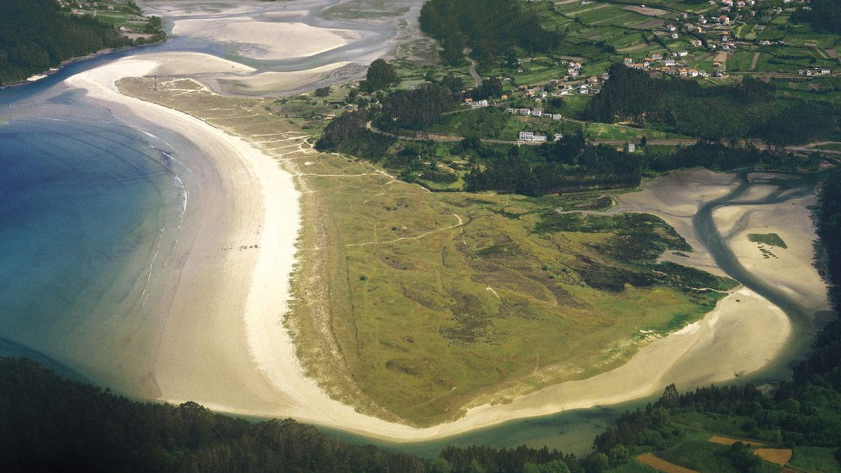 Vista aérea de la playa de Vilarrube.