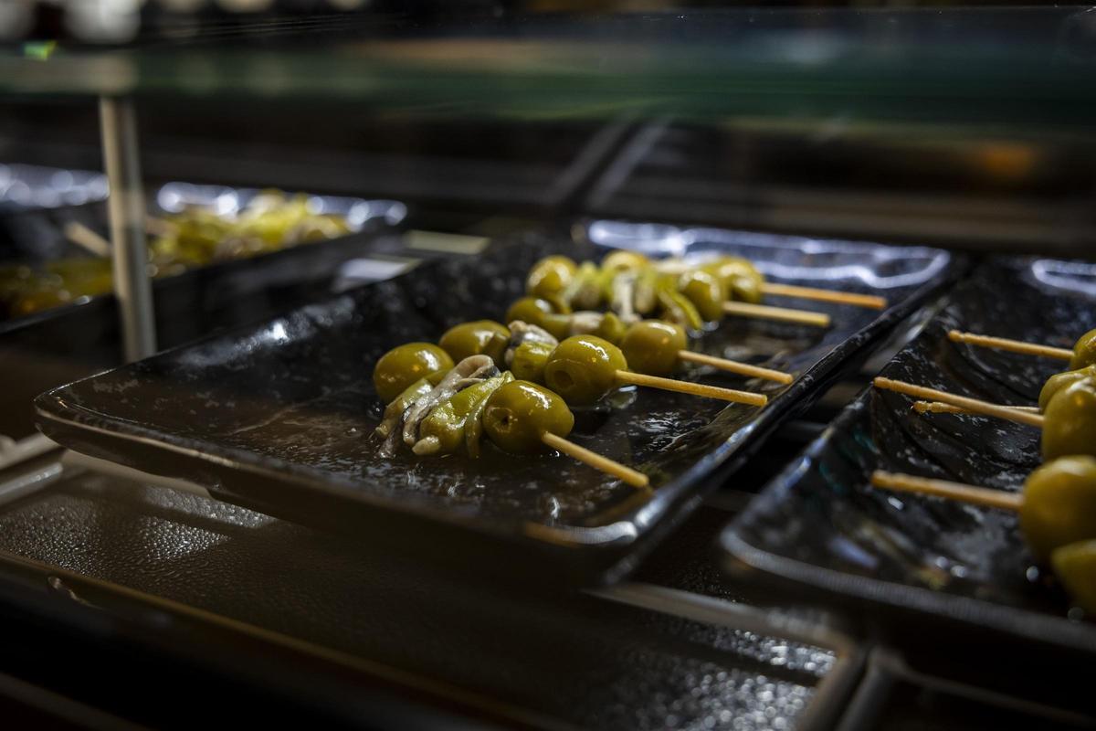 En imágenes | La Cava, el restaurante del Actur que conquistó al barrio más exigente de Zaragoza con su cocina mediterránea