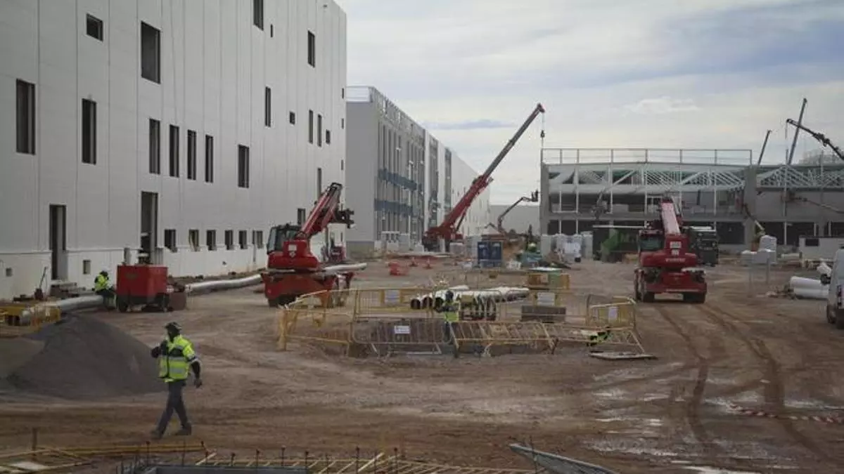 Los proveedores de VW preparan la llegada de 700 asiáticos para terminar la gigafactoría