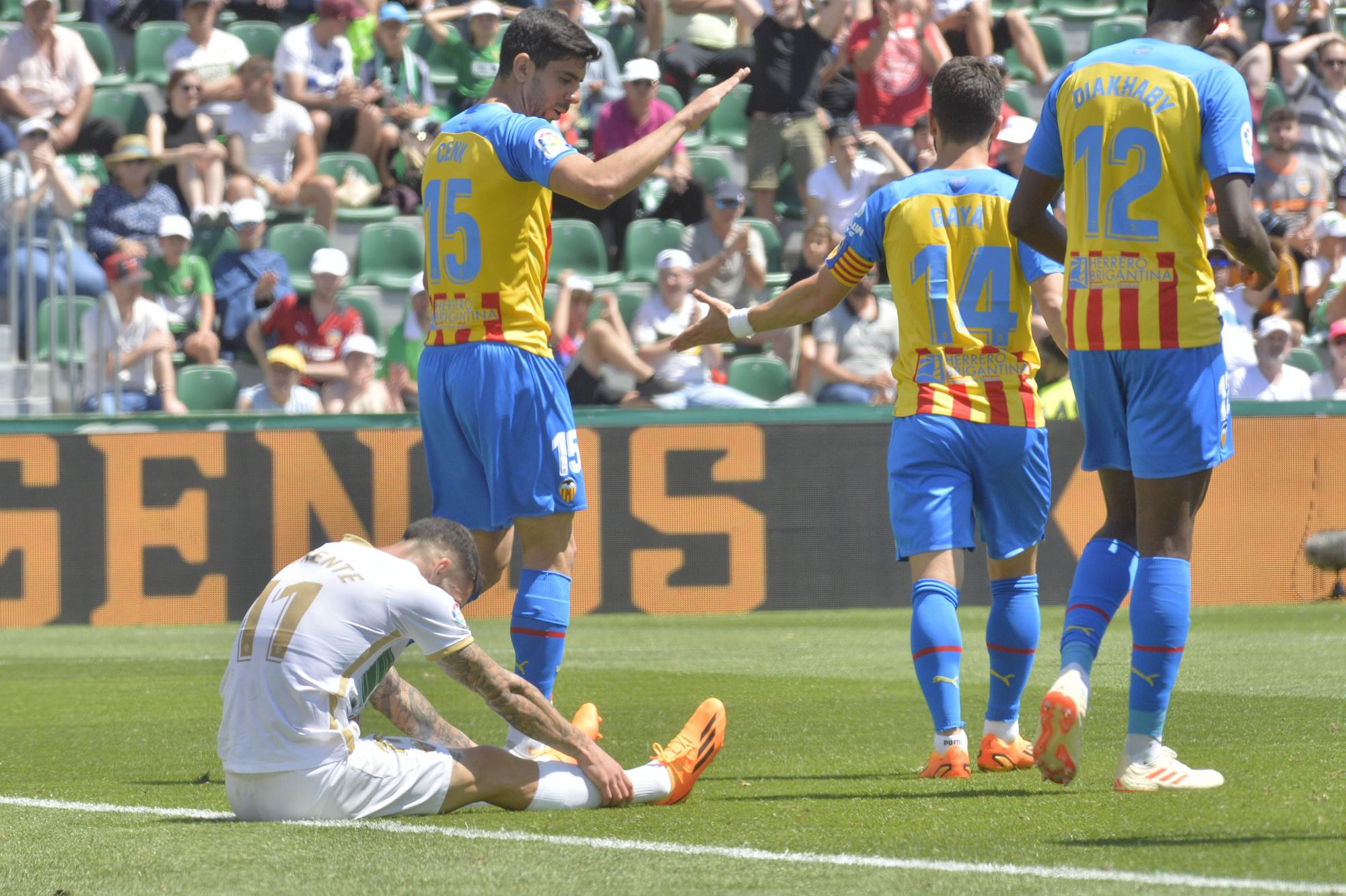 El Elche pone la alfombra al Valencia (0-2)