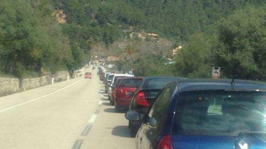 Stau, so weit das Auge reicht: Vor dem Sóller-Tunnel bildete sich am Sonntag (8.3.) eine lange Schlange.