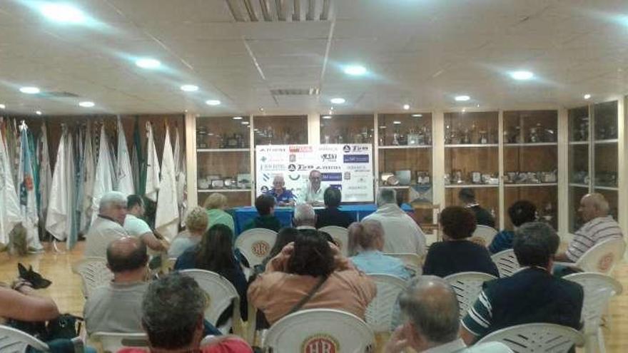 Asamblea extraordinaria de la Sociedad Deportiva Tirán. // S.Á.