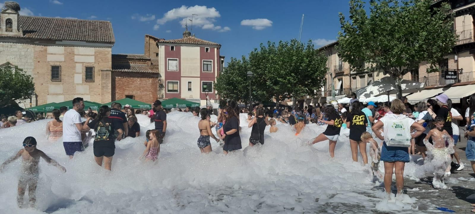 GALERÍA | La fiesta de la espuma refresca el Día de las Peñas en las Fiestas de Toro