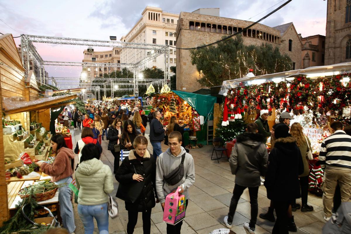 Feria navideña de Santa Llúcia en la Avinguda de la Catedral