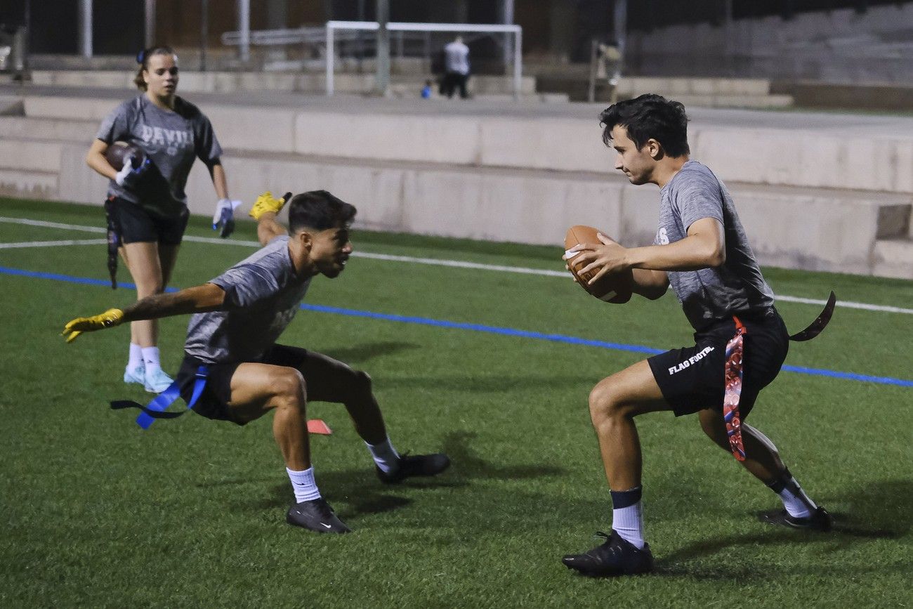 Dinamismo, estrategia y valores en el flag football.
