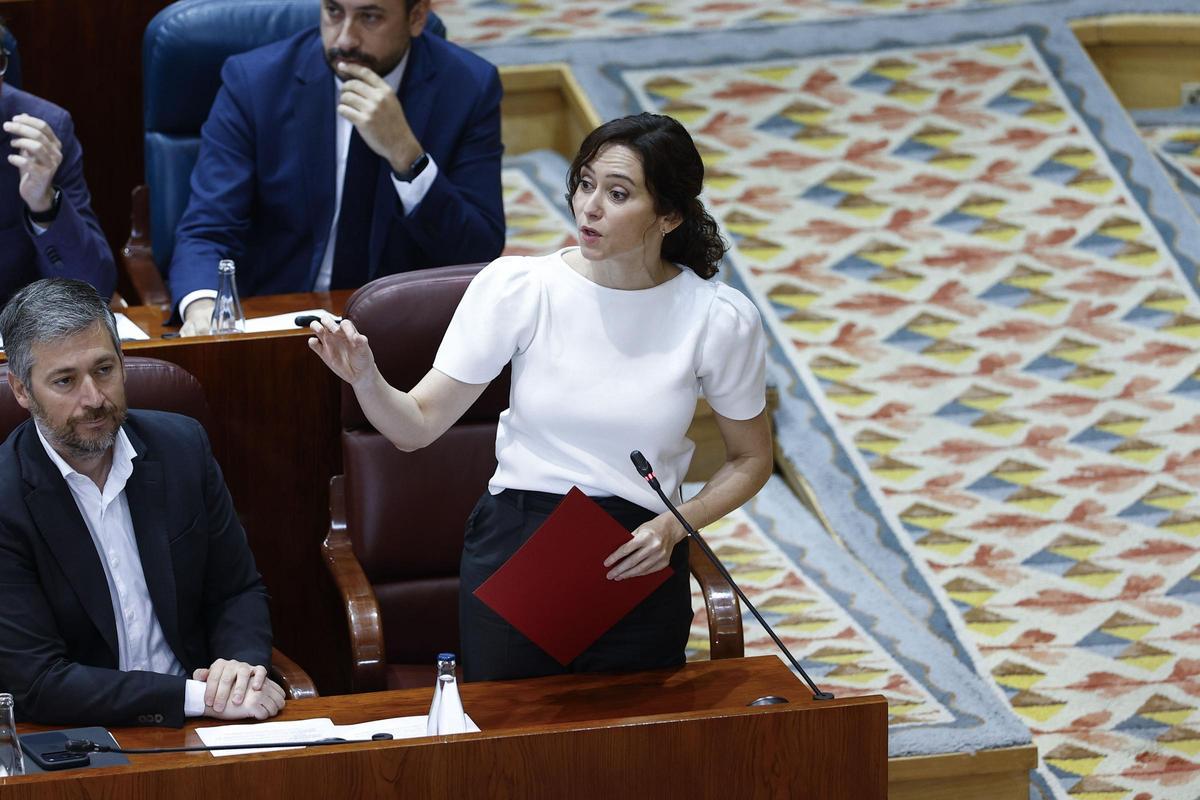 Ayuso y el PSOE se cruzan acusaciones de corrupción por el 'caso Ábalos' y el grupo Quirón