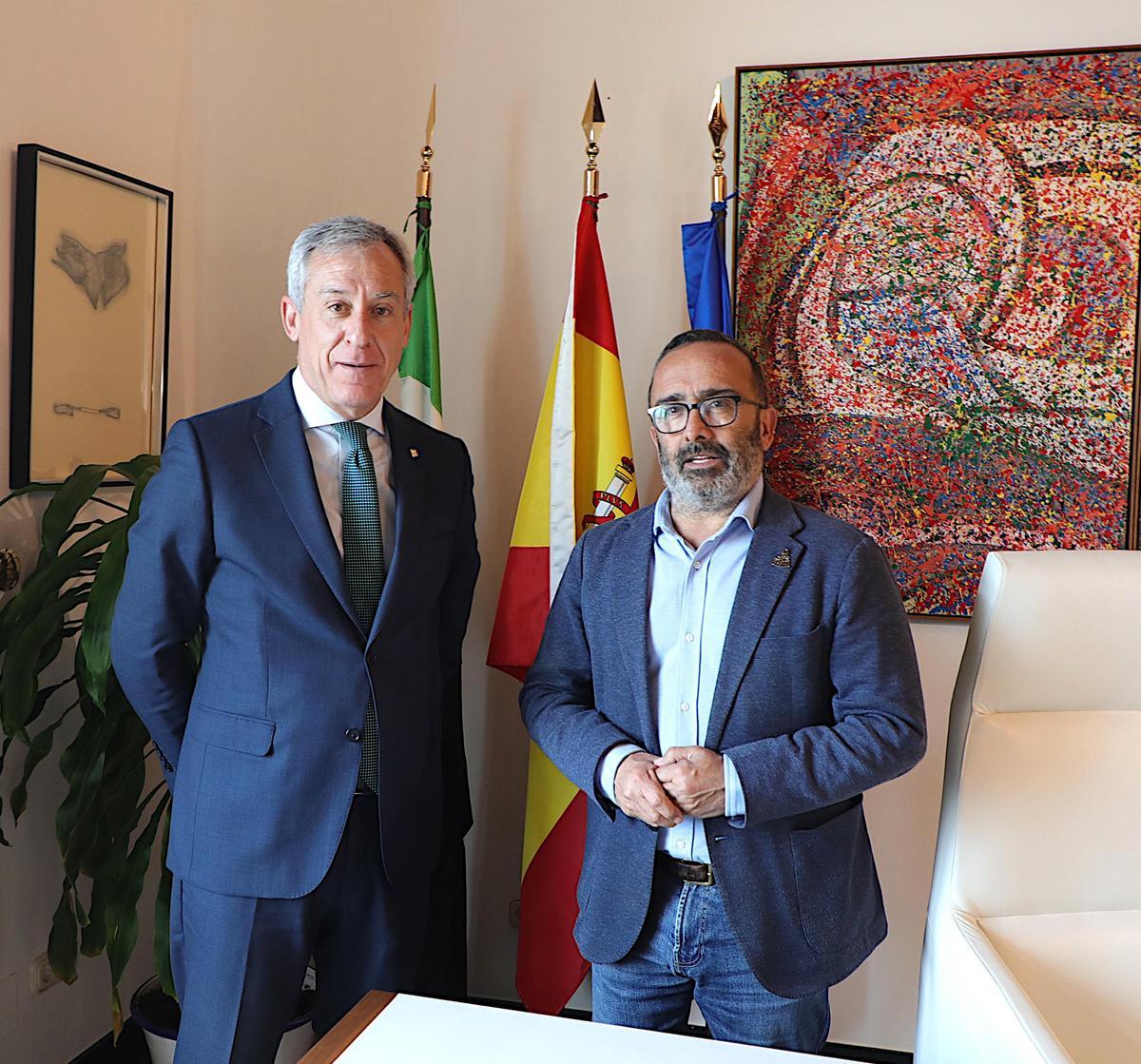 Javier López Martín y Miguel Ángel Morales, en la visita institucional.