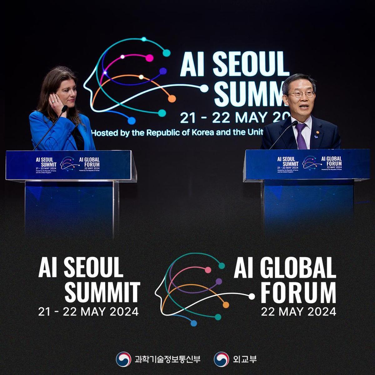 Michelle Donelan, secretaria de tecnología del Reino Unido, junto al ministro de ciencia y TIC de Corea del Sur, Lee Jong-ho, en la conferencia sobre la cumbre IA en Seúl el 22 de mayo.