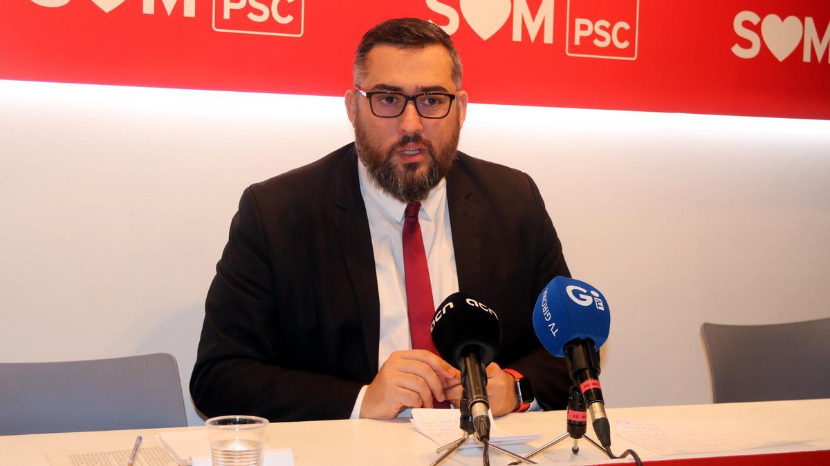 El primer secretari dels socialistes gironins, Marc Lamuà, durant la roda de premsa dels pressupostos