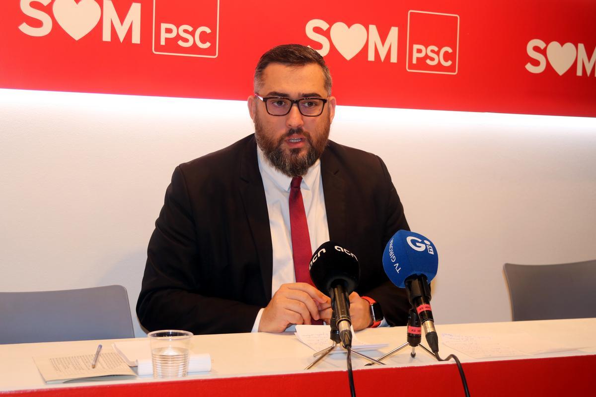 El primer secretari dels socialistes gironins, Marc Lamuà, durant la roda de premsa dels pressupostos
