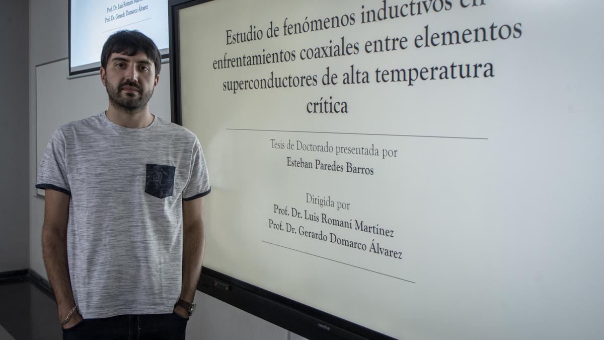 Estaban Paredes Barros, momentos antes de defender su tesis doctoral.