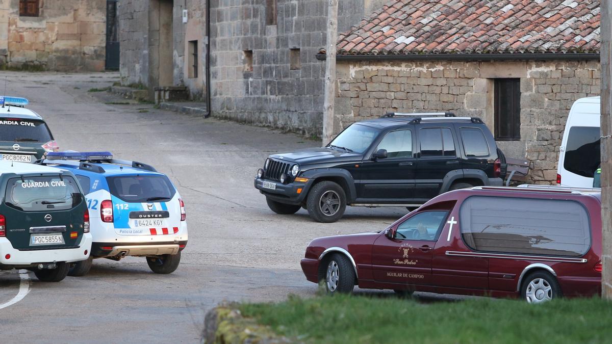 Parte del dispositivo de la Guardia Civil ayer en la localidad.